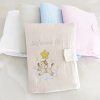 Protège carnet de santé avec motif de broderie au choix